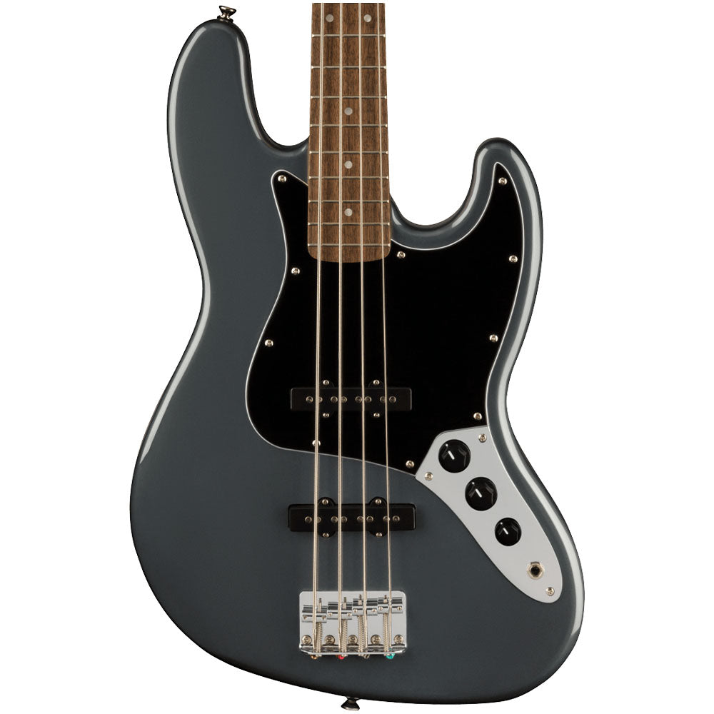 Bajo Fender SQUIER 0378601569 Affinity Series Jazz Bass Black Pickguard Charcoal Frost Metallic