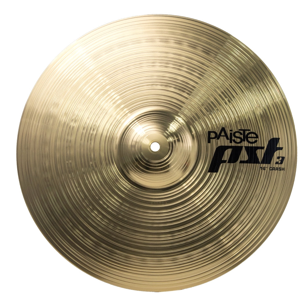 Platillo de batería Paiste PST 3 Crash de 16 pulgadas. Vista frontal del platillo individual en acabado dorado brillante con acabado torneado y el logotipo de la marca impreso en negro