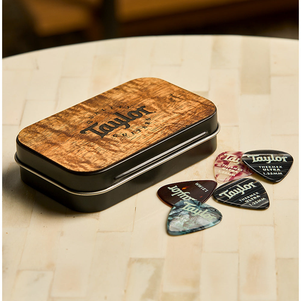 Taylor Tin Koa Top Collectable Dark Tone Series con 9 Paquete Púas 2601