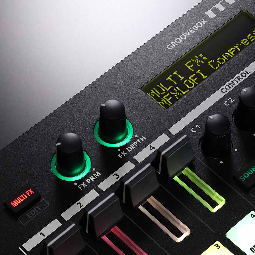 Caja de Ritmos Roland GrooveBox MC101 con Sampler