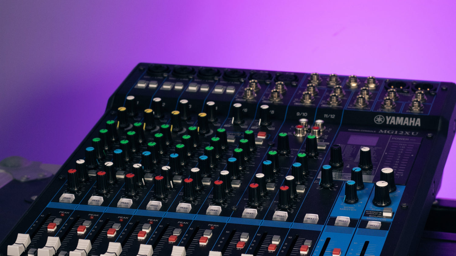 Yamaha MG12XU: La Mezcladora Perfecta para Todo Tipo de Escenario