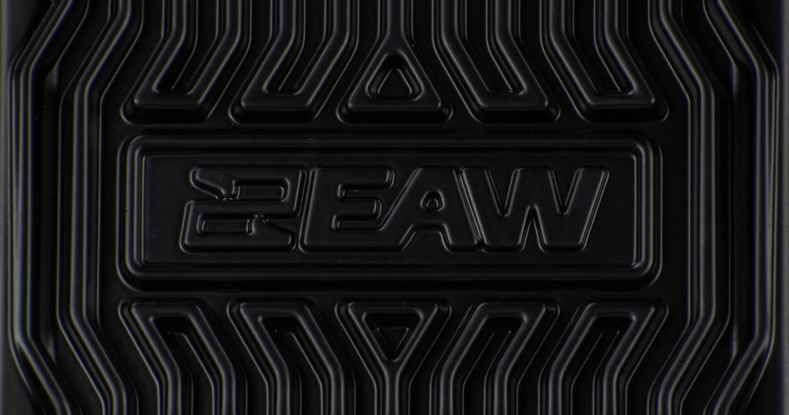 logotipo de eaw en bafle serie LA