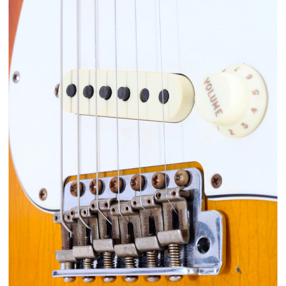 Guitarra Eléctrica Fender 9235001426 B1 1967 Stratocaster Heavy Relic Faded Aged 3-Color Sunburst