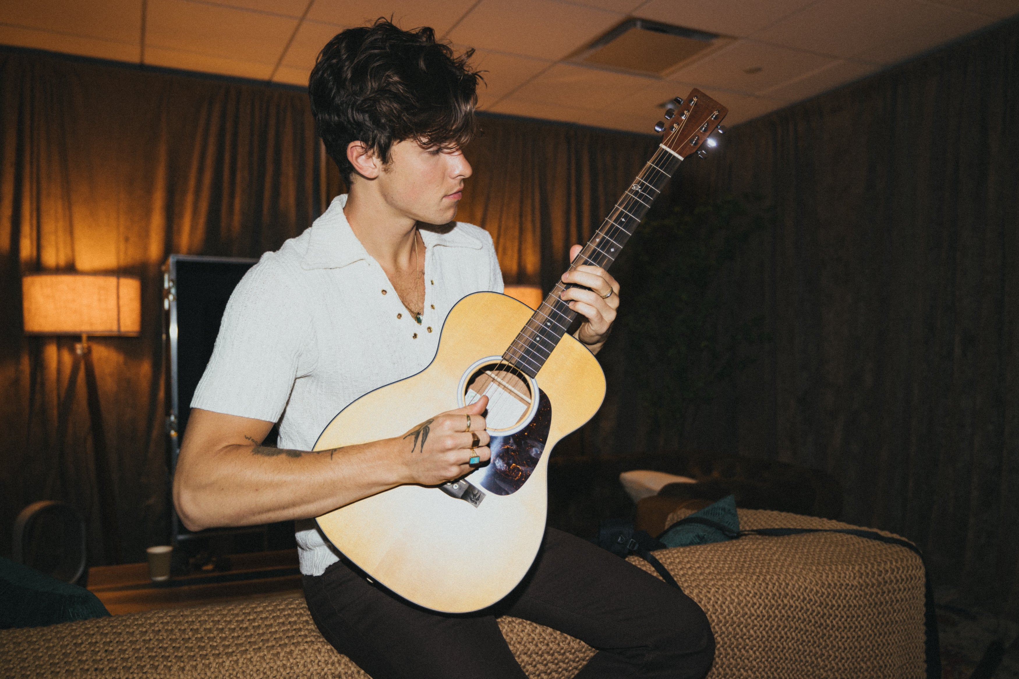 Guitarra Eléctroacústica Martin 000JR 10E Shawn Mendes Jr Natural Sitka Con Funda 11000JR10ESHAWNMENDE